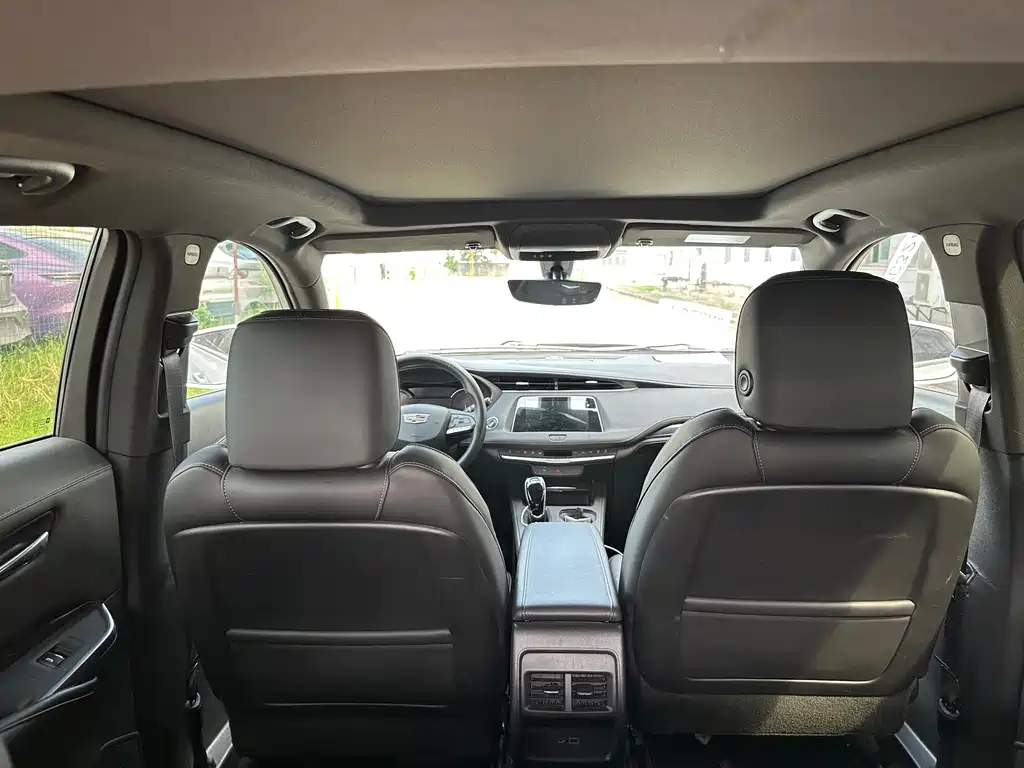 Cadillac XT4 — фото 19