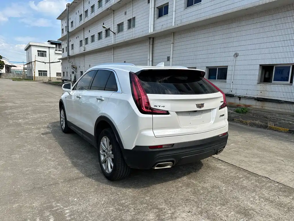 Cadillac XT4 — фото 22