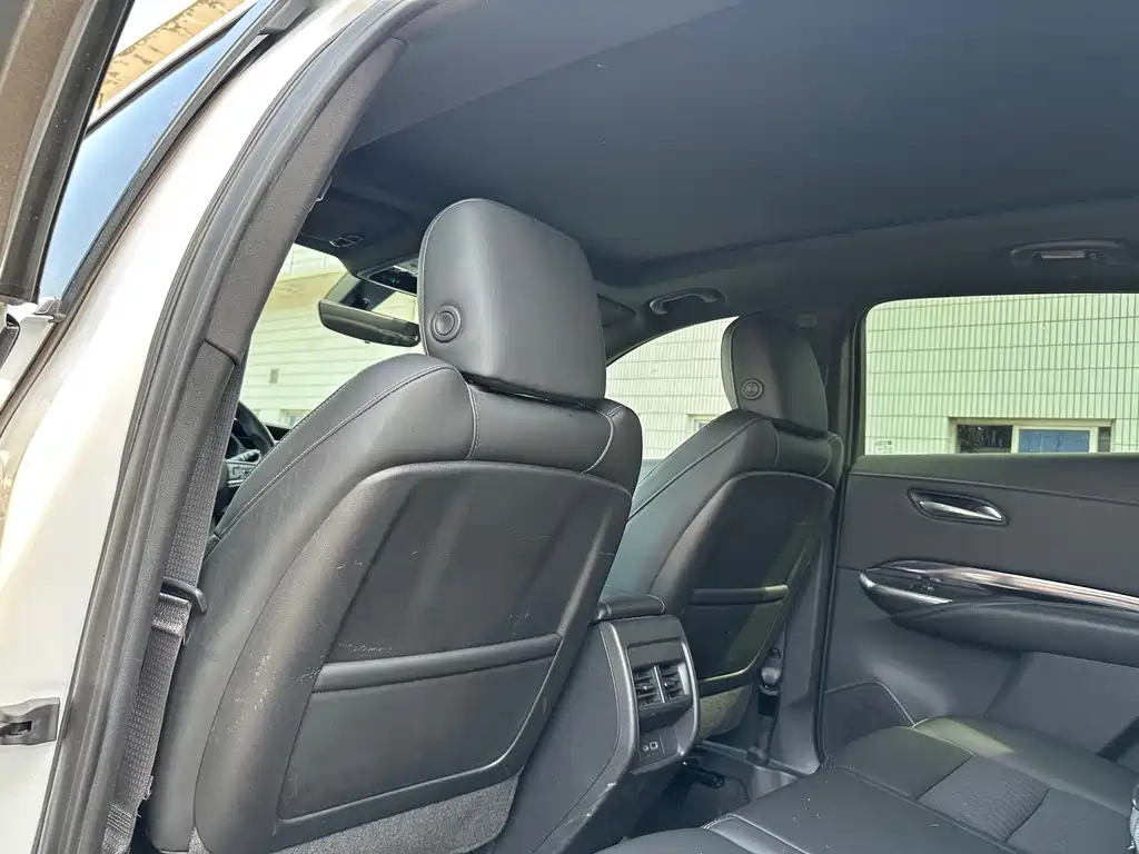 Cadillac XT4 — фото 9