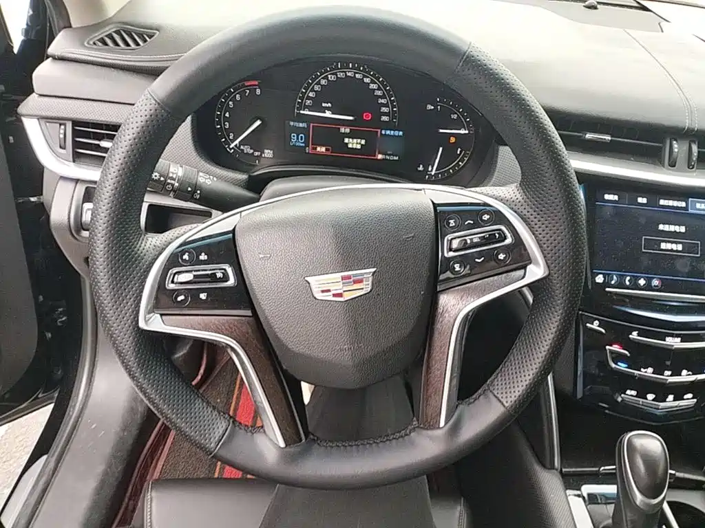 Cadillac XTS — фото 11