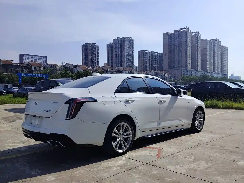 Cadillac CT4 — фото 4