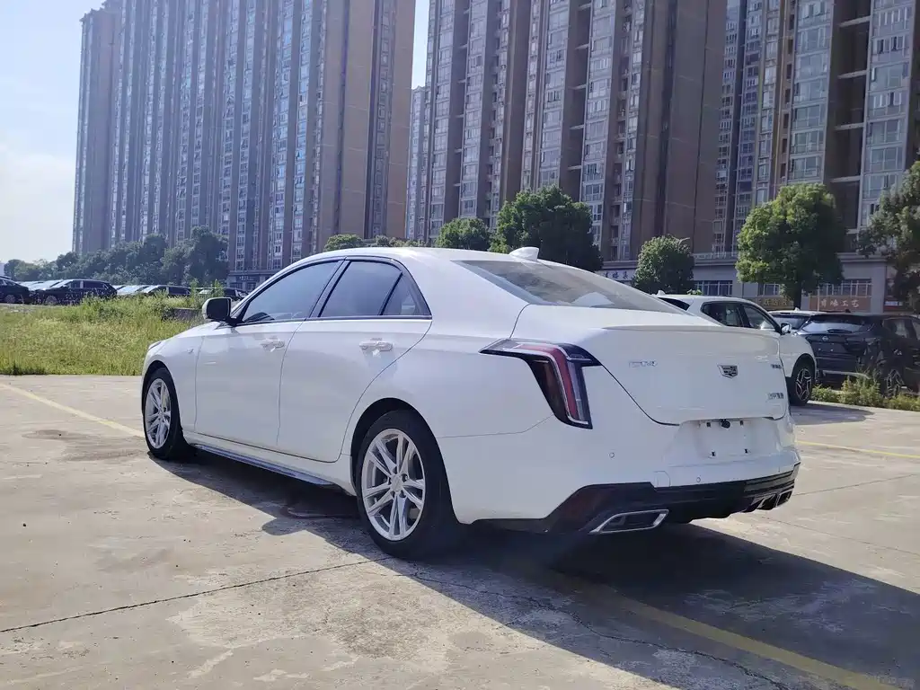 Cadillac CT4 — фото 9