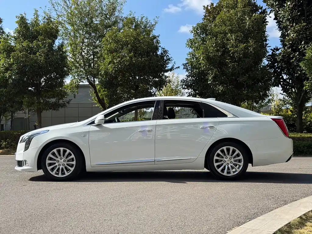 Cadillac XTS — фото 4