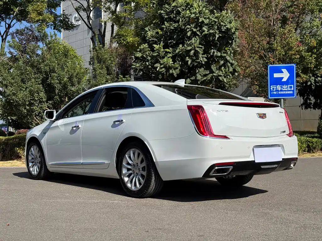 Cadillac XTS — фото 5
