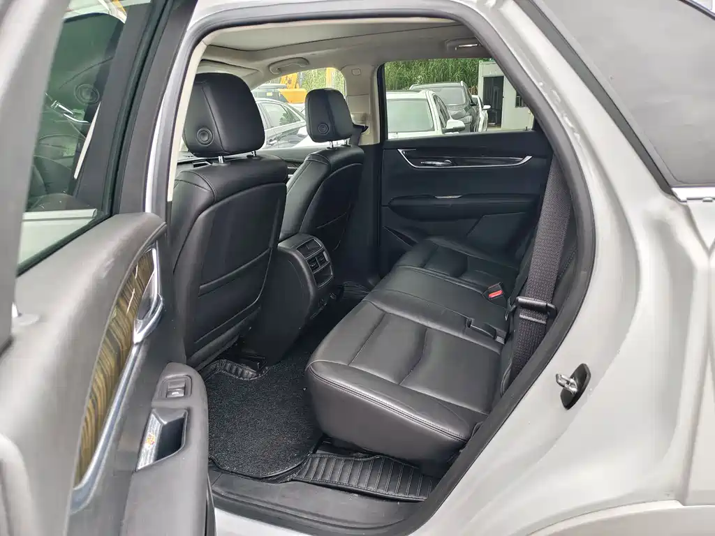 Cadillac XT5 — фото 6