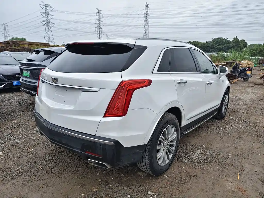 Cadillac XT5 — фото 10