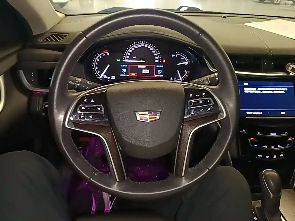 Cadillac XTS — фото 11