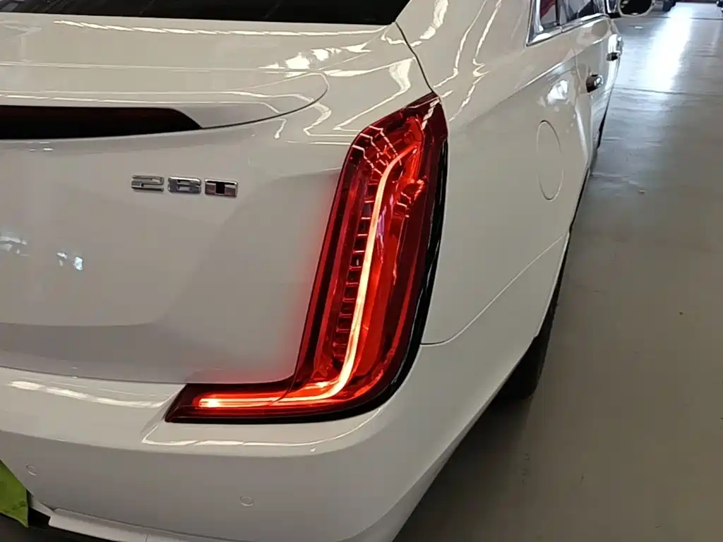 Cadillac XTS — фото 8
