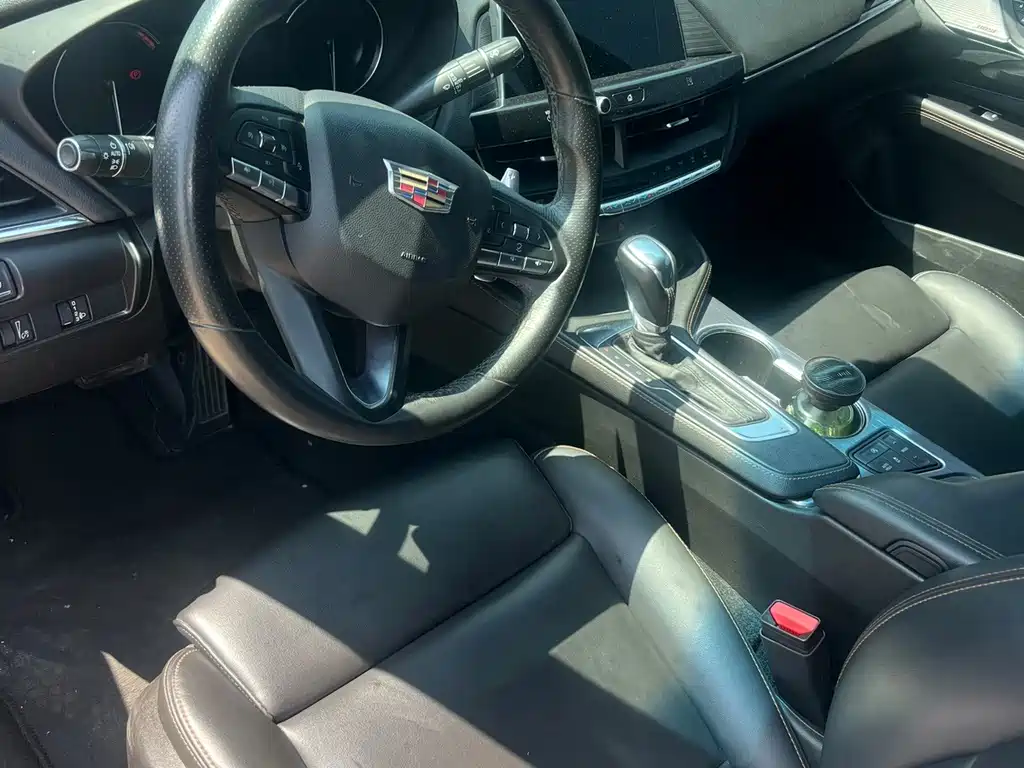 Cadillac CT4 — фото 4