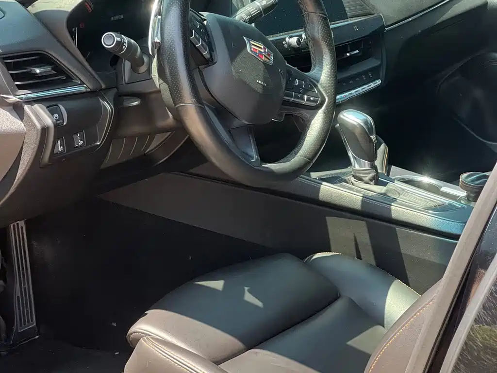 Cadillac CT4 — фото 5