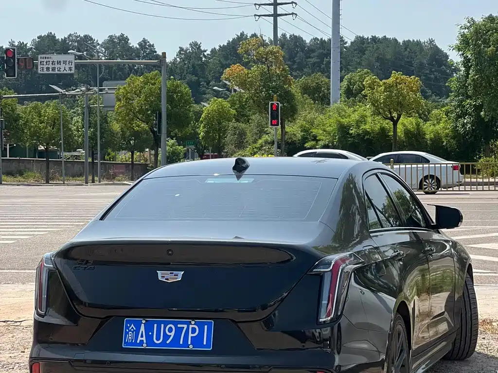 Cadillac CT4 — фото 8