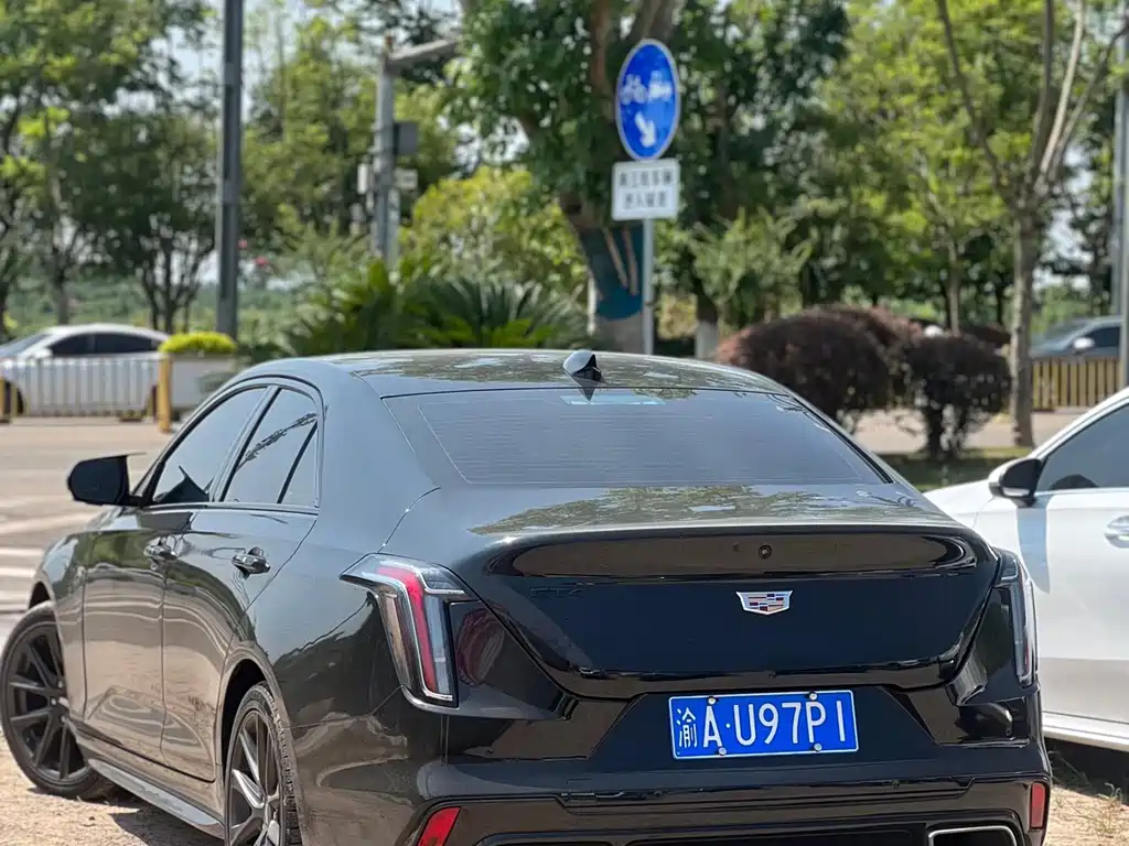 Cadillac CT4 — фото 9