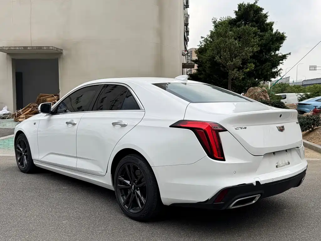 Cadillac CT4 — фото 13