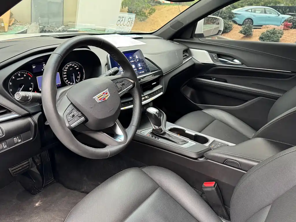 Cadillac CT4 — фото 4
