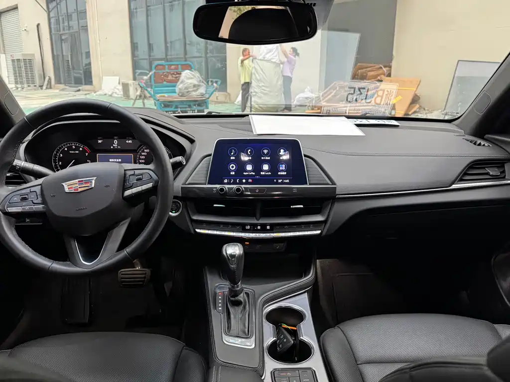 Cadillac CT4 — фото 6