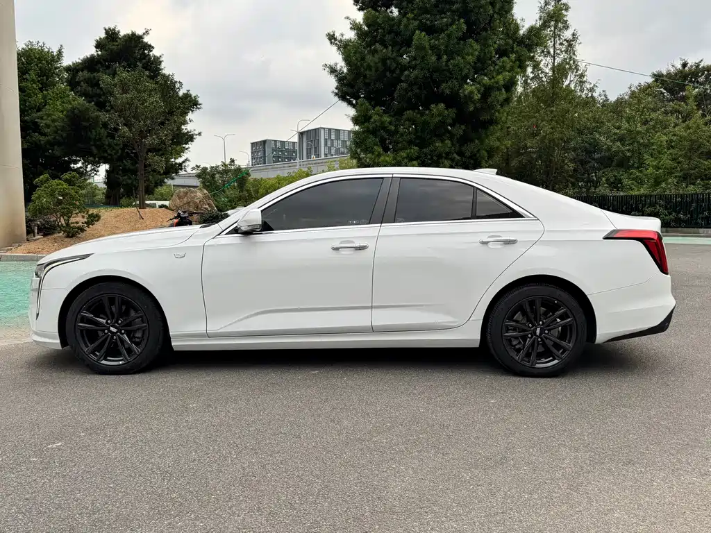 Cadillac CT4 — фото 10