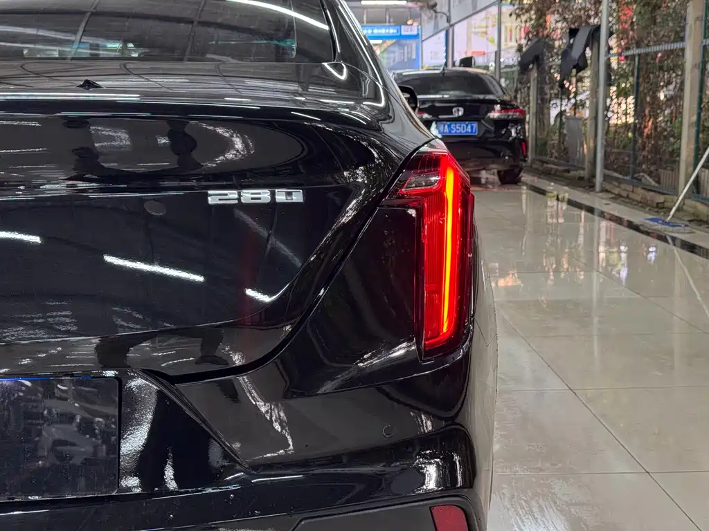 Cadillac CT4 — фото 15