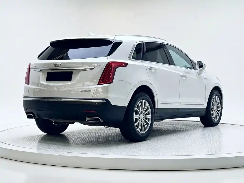 Cadillac XT5 — фото 14