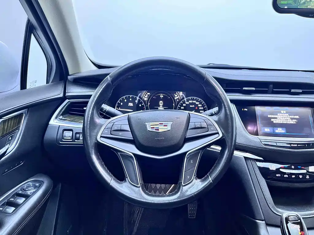 Cadillac XT5 — фото 7