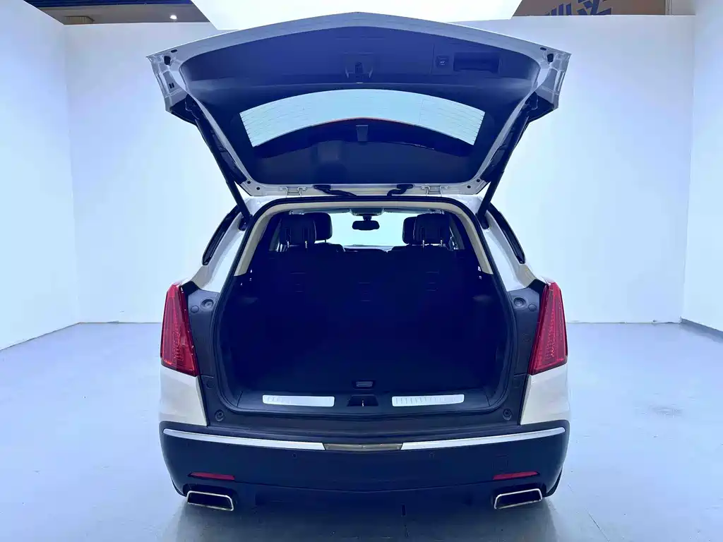 Cadillac XT5 — фото 8