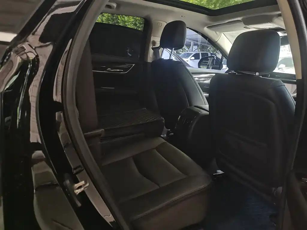 Cadillac XT5 — фото 5