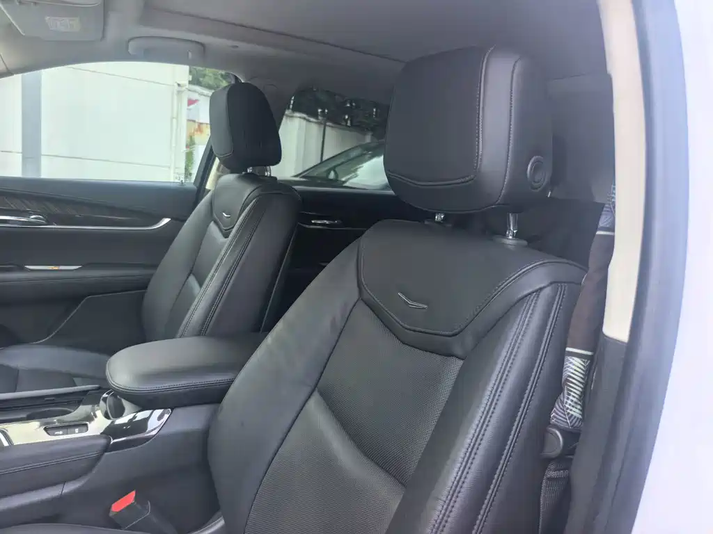 Cadillac XT5 — фото 13