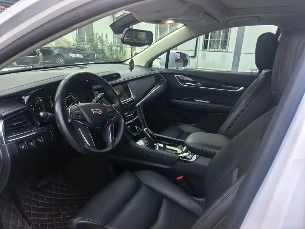 Cadillac XT5 — фото 14