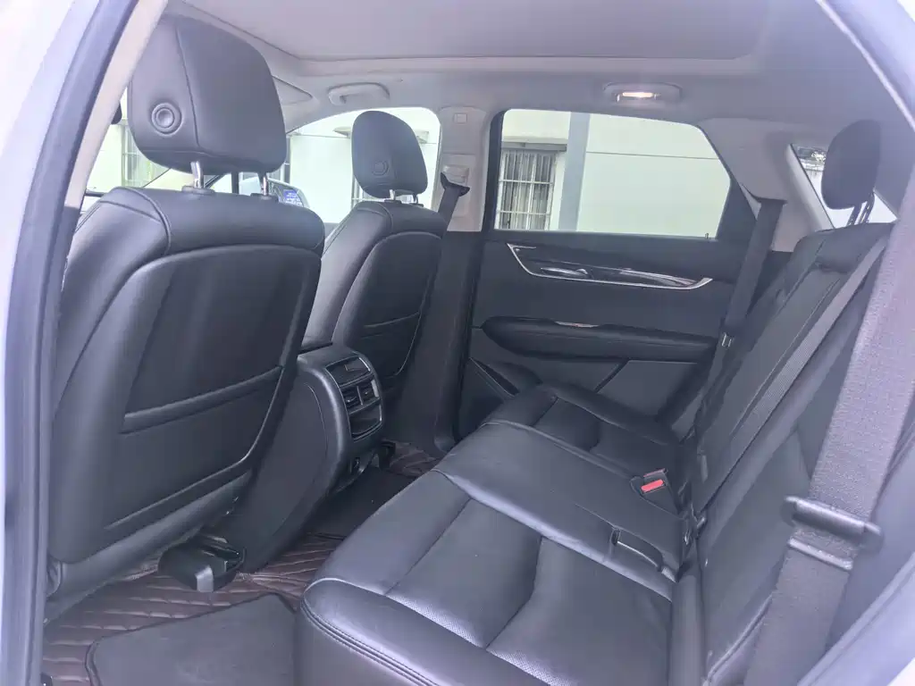 Cadillac XT5 — фото 17