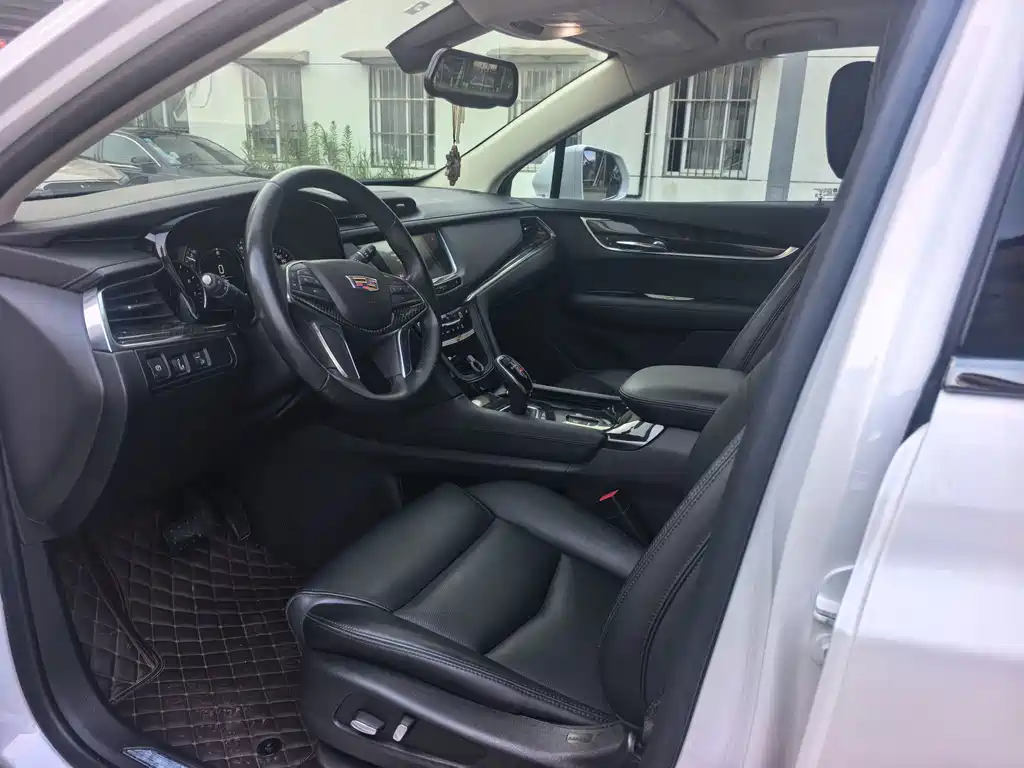 Cadillac XT5 — фото 19