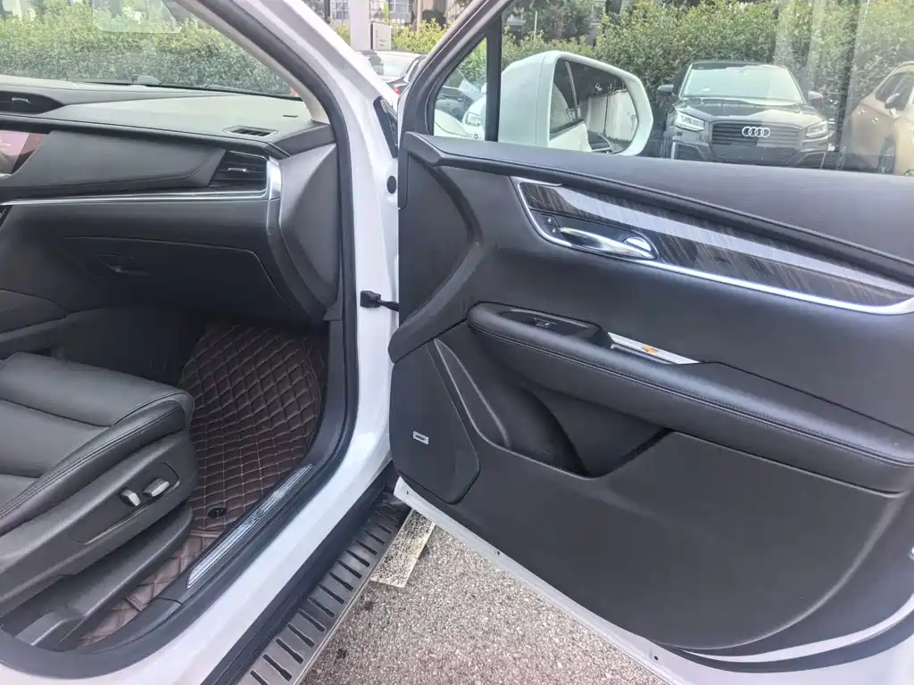 Cadillac XT5 — фото 20