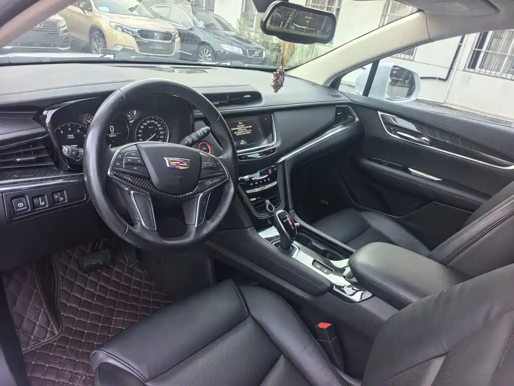 Cadillac XT5 — фото 22