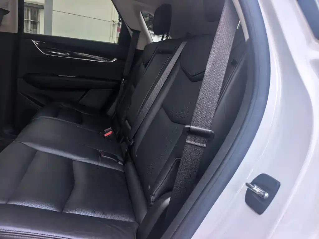 Cadillac XT5 — фото 8