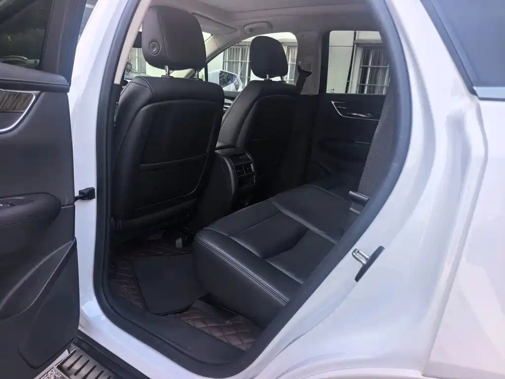 Cadillac XT5 — фото 9