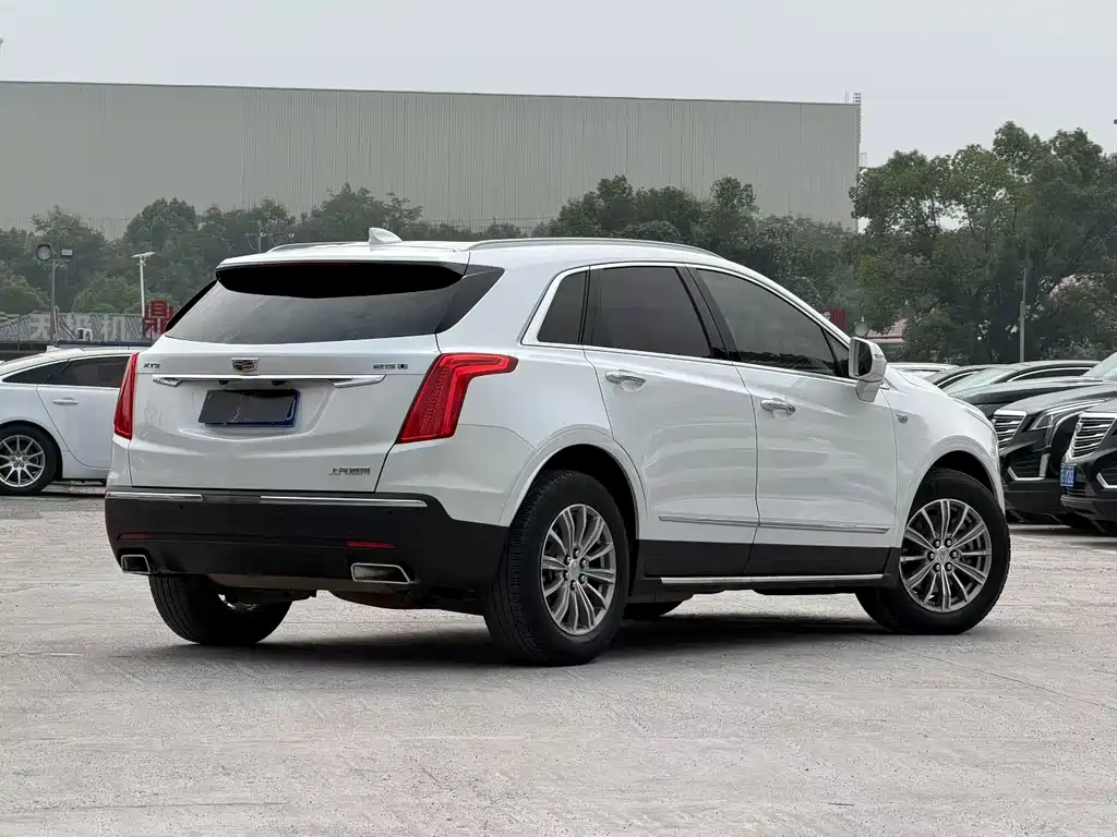 Cadillac XT5 — фото 7
