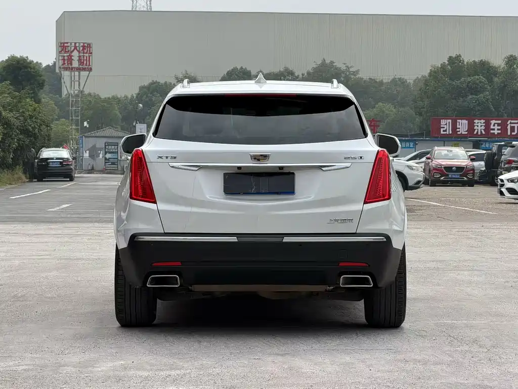 Cadillac XT5 — фото 8