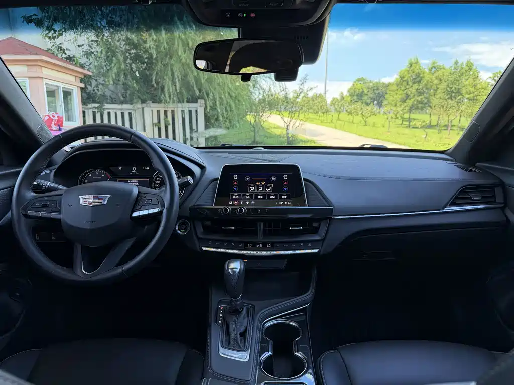 Cadillac CT4 — фото 11
