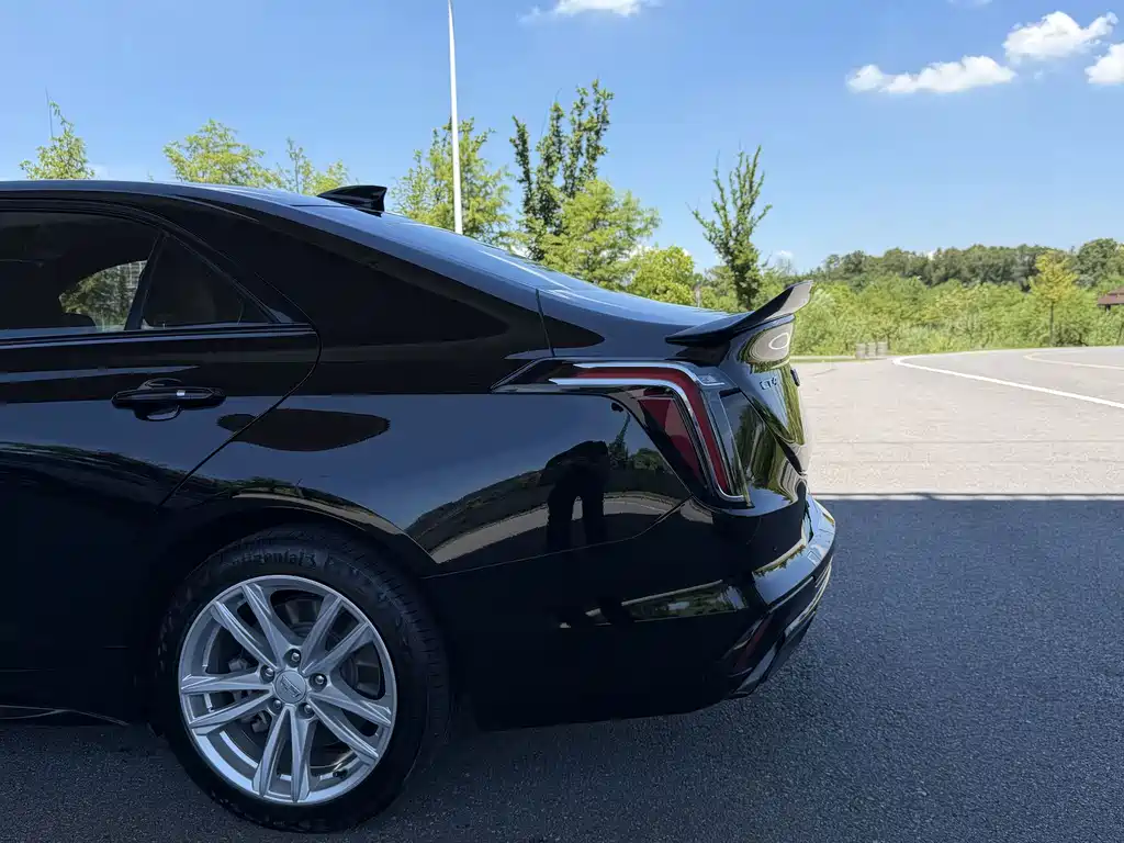 Cadillac CT4 — фото 13