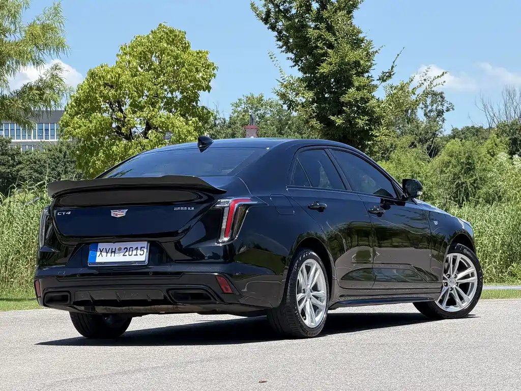 Cadillac CT4 — фото 15