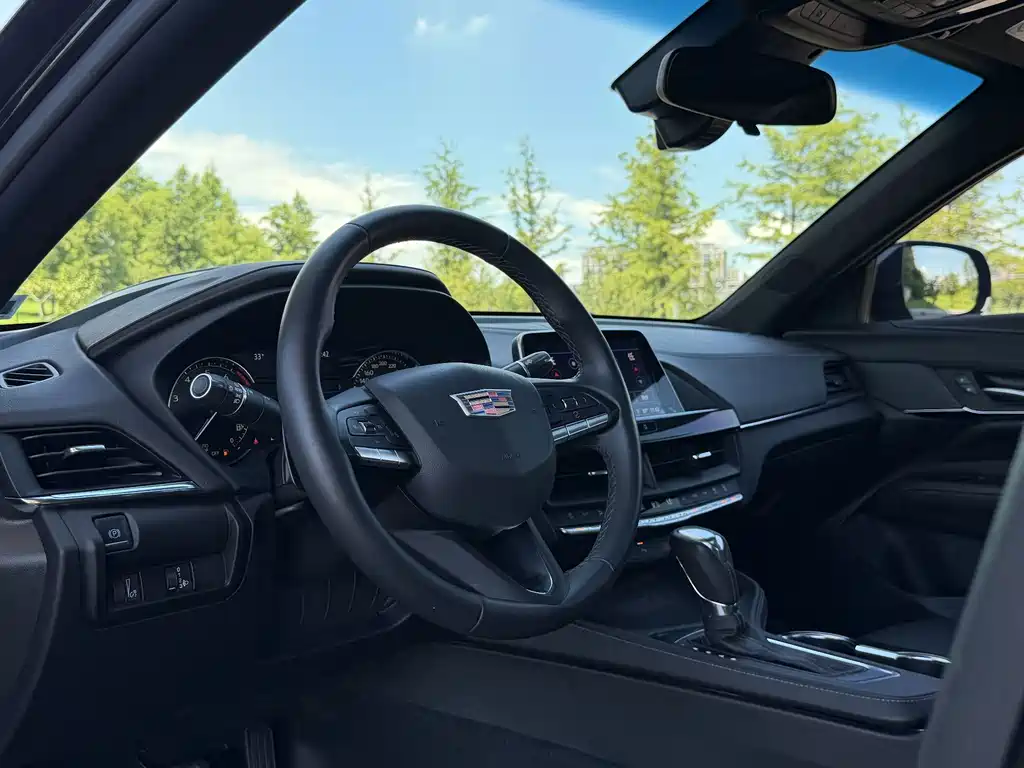 Cadillac CT4 — фото 4