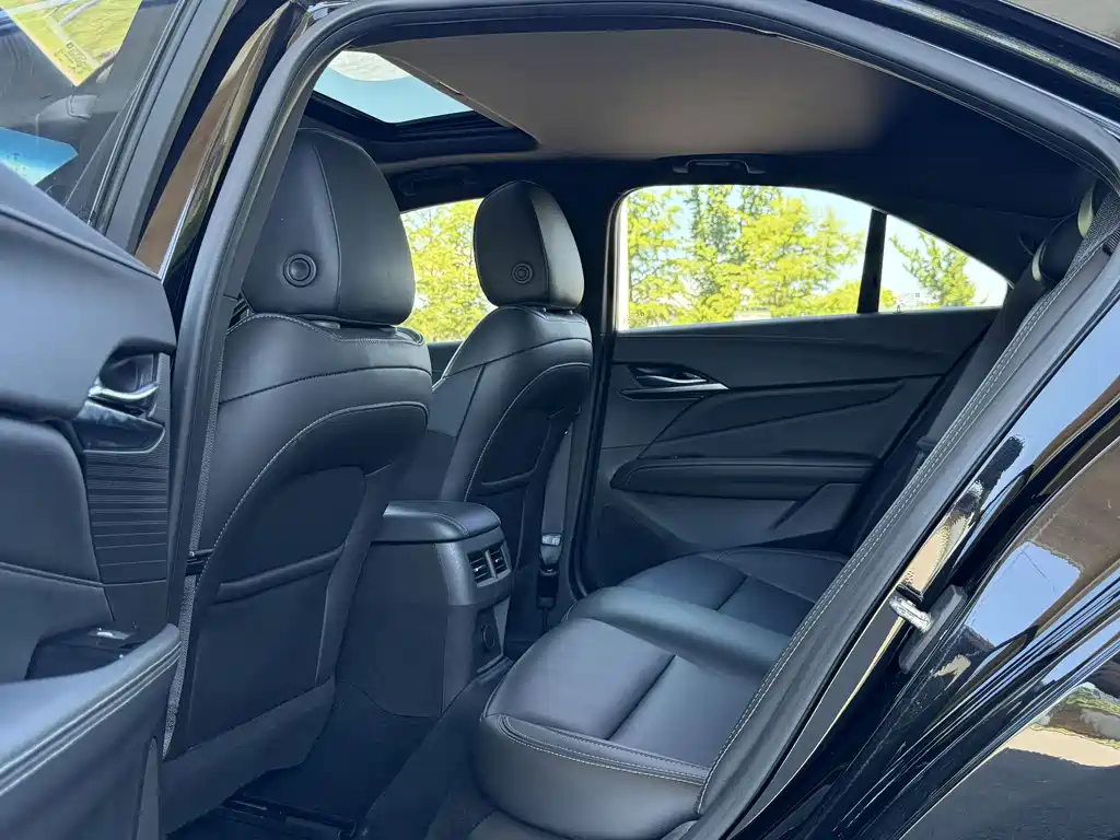 Cadillac CT4 — фото 8