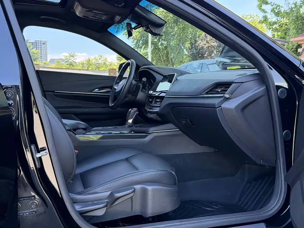 Cadillac CT4 — фото 9