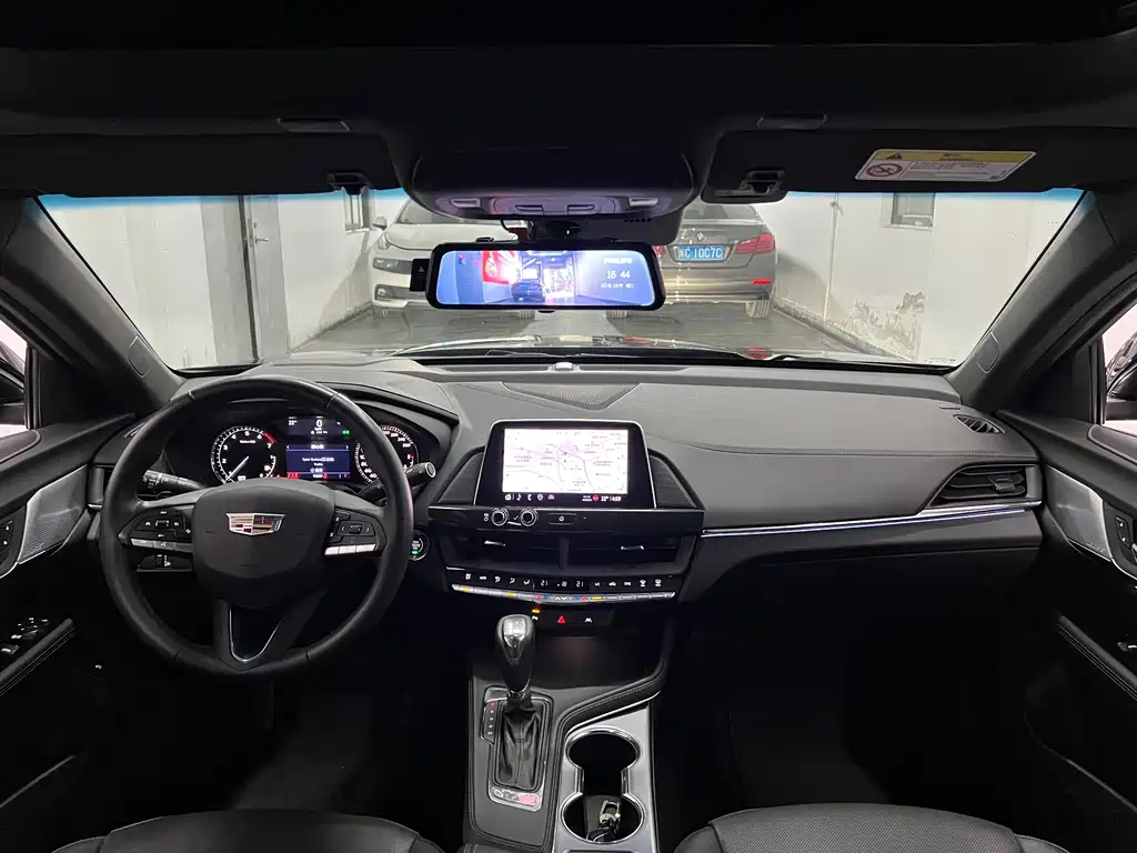 Cadillac CT4 — фото 11
