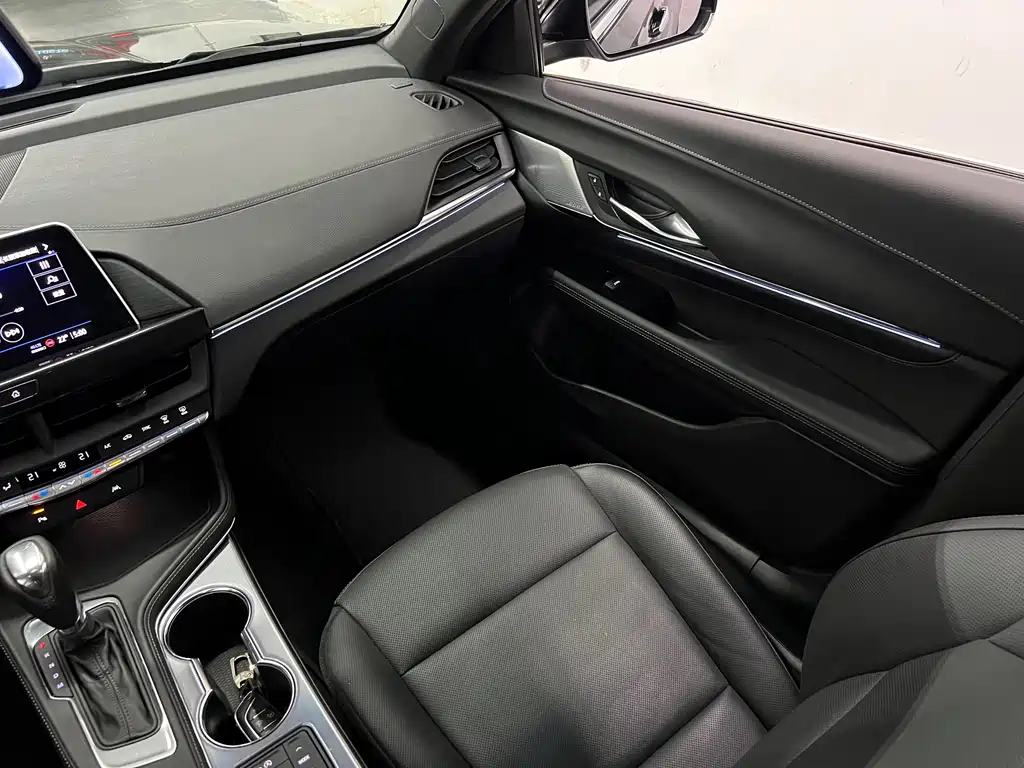 Cadillac CT4 — фото 17