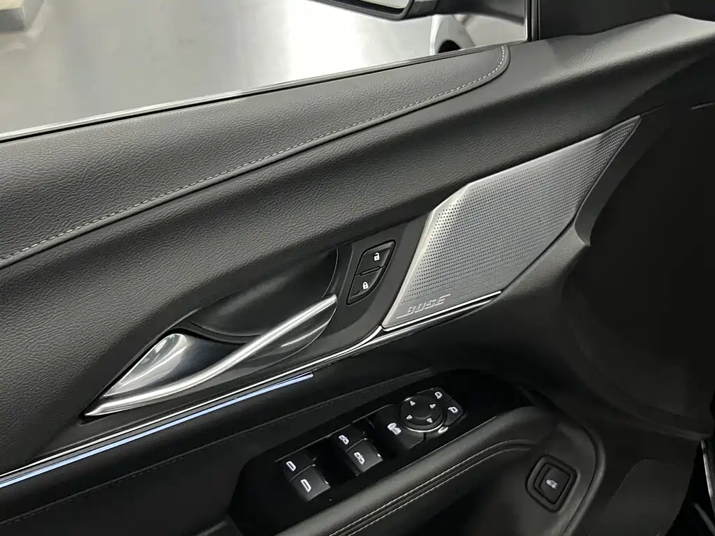 Cadillac CT4 — фото 10