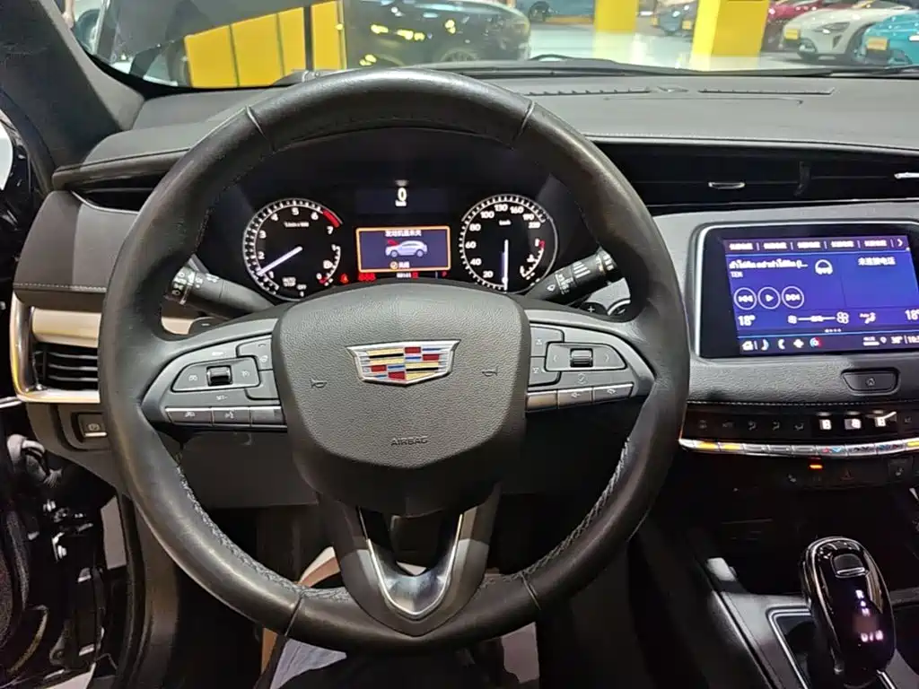 Cadillac XT4 — фото 11