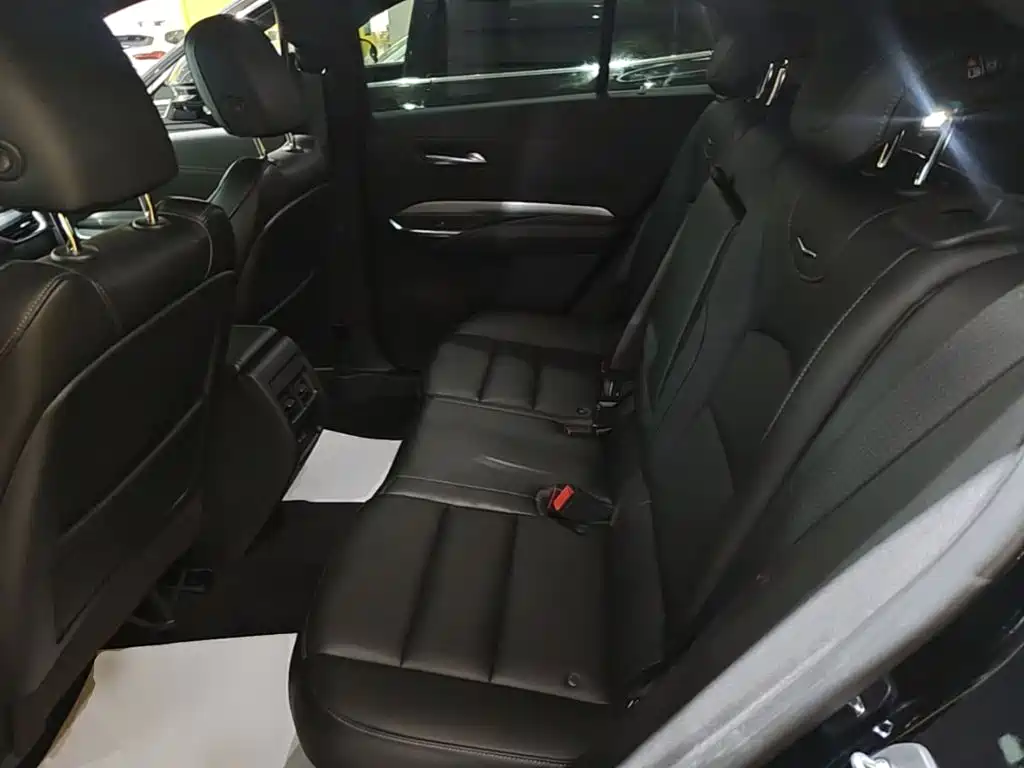 Cadillac XT4 — фото 17