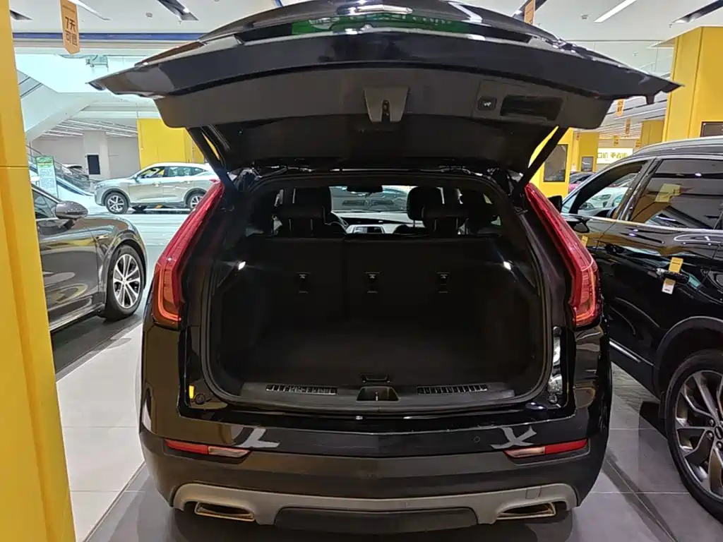 Cadillac XT4 — фото 19