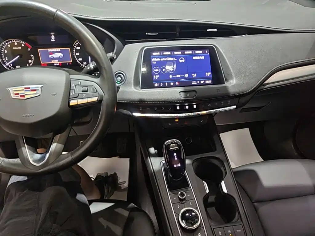 Cadillac XT4 — фото 10