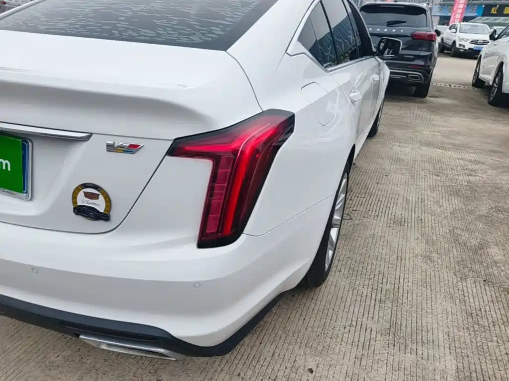 Cadillac CT5 — фото 8