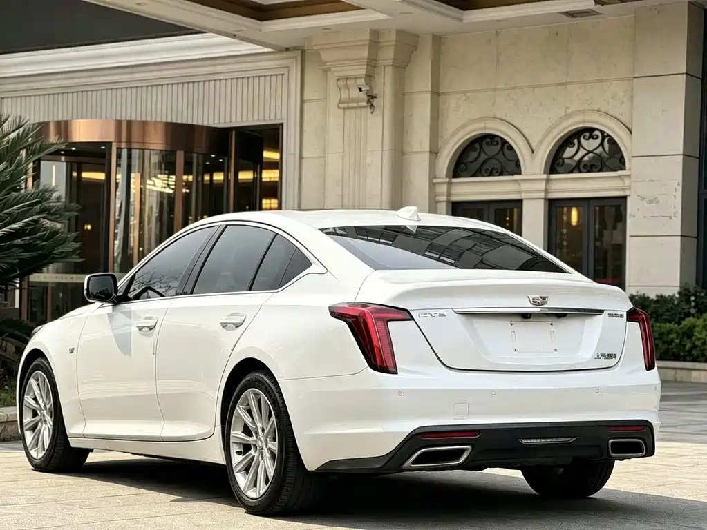 Cadillac CT5 — фото 9